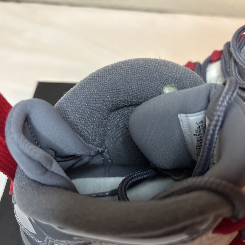Nike‎ Air Jordan 9 Retro Size 4Y, Fire Red/Cool Grey, 302359-162 - Picture 12 of 16